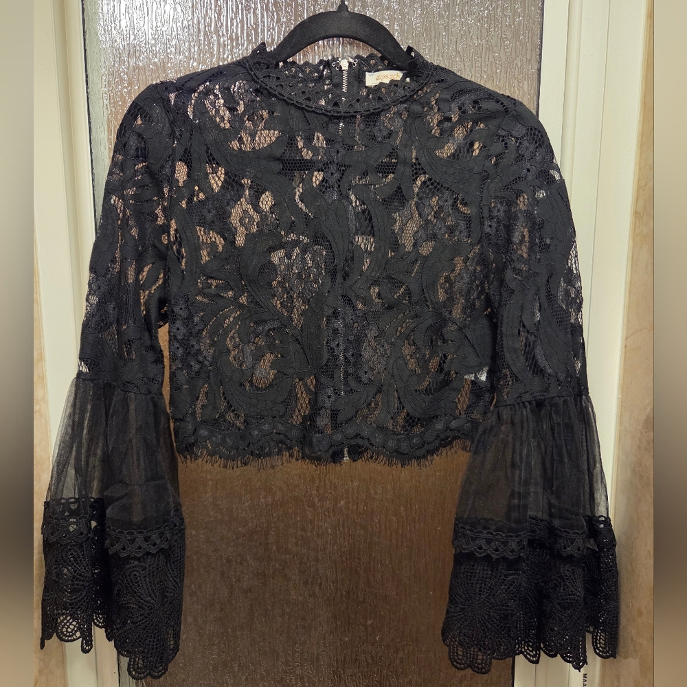 Bell Sleve Lace Croped Top